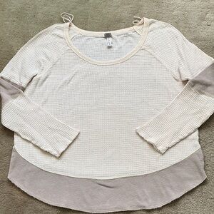 FREE PEOPLE DIAMOND DOZEN WAFFLE KNIT THERMAL TOP.